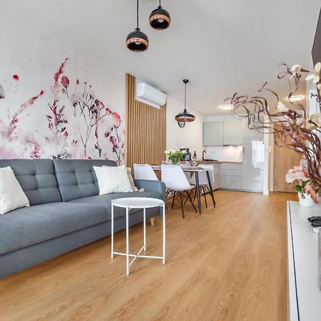Apartament Flowers Z Parkingiem Perlowa Przystan - Holiday City Колобжег Екстериор снимка